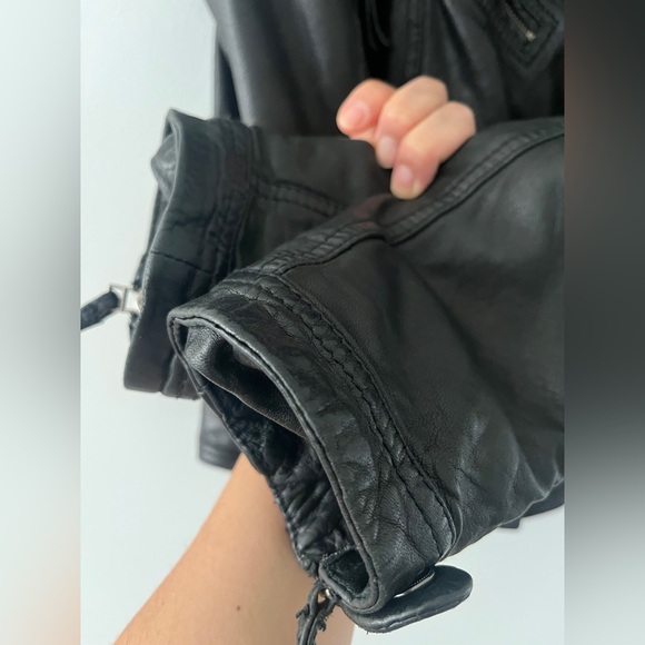 Vintage Black Leather Jacket - Picture 5 of 12